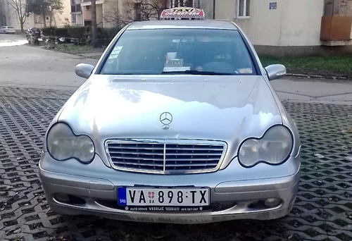 Taxi vozilo spremno za polazak