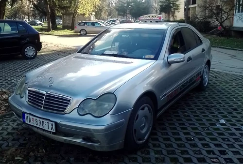 Taxi vozilo spremno za polazak